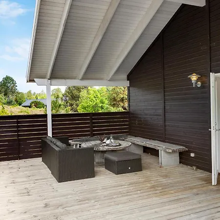 5 Bedroom Awesome In *